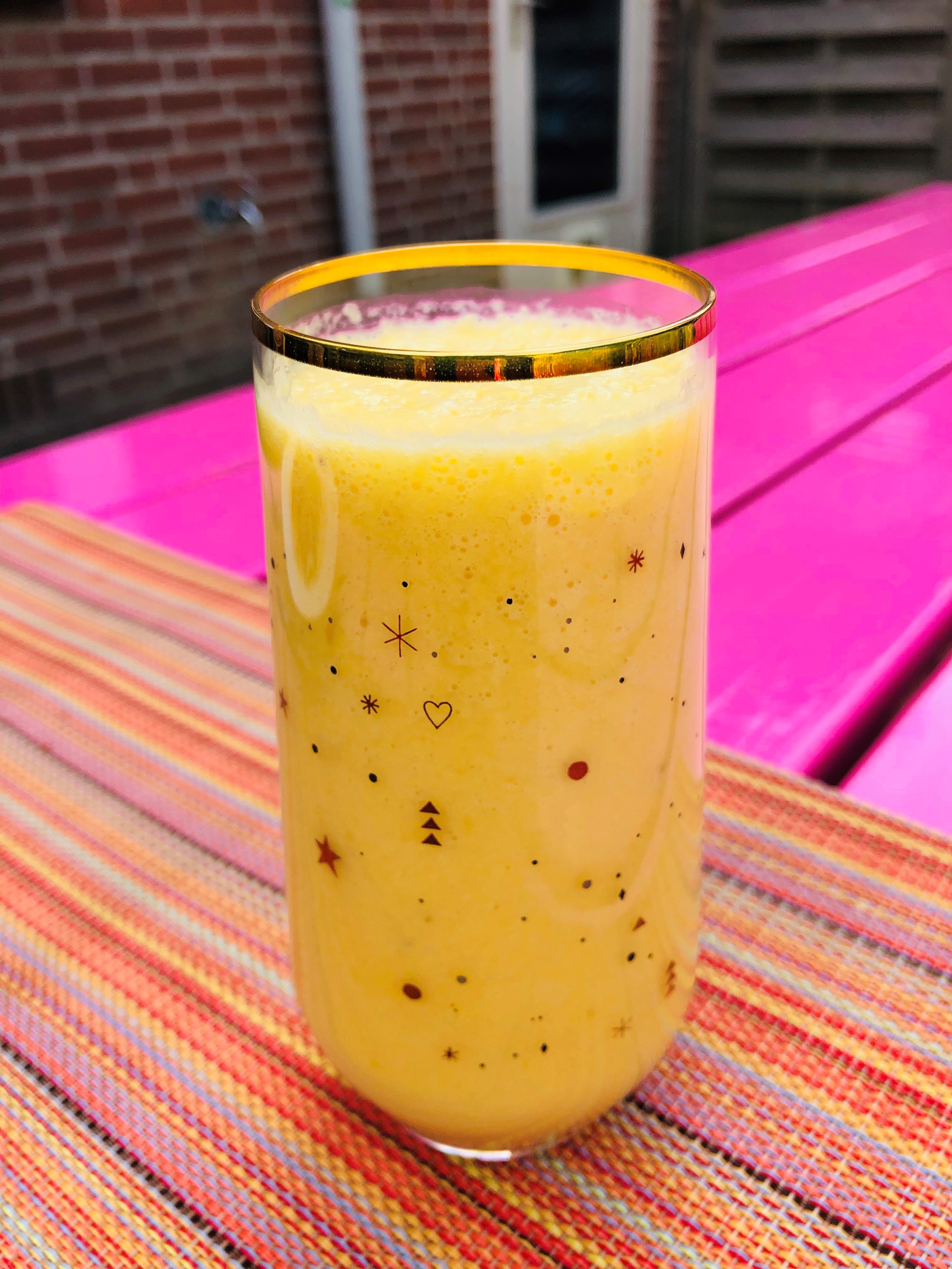 Milkshake van mango en banaan